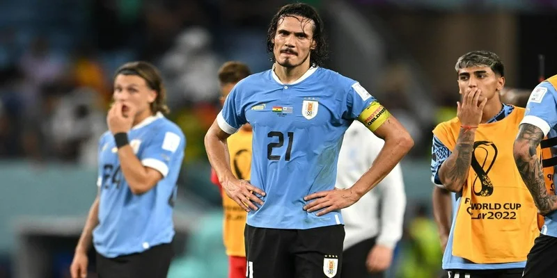 Edinson Cavani chăm chỉ luyện tập trước trận đấu quan trọng